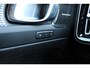 Volvo XC40 B4 Plus Dark | Premium audio by Harman Kardon | Verwarmbare Voorstoelen | Verwarmbaar Stuurwiel | Elektrisch Verstelbare Voorstoelen | Keyless entry | 20 inch lichtmetalen velgen | Panoramadak met schuif/kantel functie | Apple Carplay/Android auto | Visual Park Assist | Extra getinte ramen achter