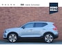 Volvo XC40 B4 Plus Dark | Harman/Kardon Audio installatie | Verwarmbare Voorstoelen | Verwarmbaar Stuurwiel | Elektrisch Verstelbare Voorstoelen | Keyless entry | 20'' lichtmetalen velgen | Panoramisch dak met schuif/kantel functie | Apple Carplay/Android auto | Visual Park Assist | Extra getinte ramen achter |