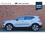 Volvo XC40 B4 Plus Dark | Premium audio by Harman Kardon | Verwarmbare Voorstoelen | Verwarmbaar Stuurwiel | Elektrisch Verstelbare Voorstoelen | Keyless entry | 20 inch lichtmetalen velgen | Panoramadak met schuif/kantel functie | Apple Carplay/Android auto | Visual Park Assist | Extra getinte ramen achter