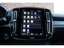 Volvo XC40 B4 Plus Dark | Harman/Kardon Audio installatie | Verwarmbare Voorstoelen | Verwarmbaar Stuurwiel | Elektrisch Verstelbare Voorstoelen | Keyless entry | 20'' lichtmetalen velgen | Panoramisch dak met schuif/kantel functie | Apple Carplay/Android auto | Visual Park Assist | Extra getinte ramen achter |