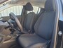 Peugeot 208 Style | Dashboard en deurpanelen in kunststof met carboneffect | Elektrisch verstelbare en verwarmbare buitenspiegels | ISOFIX op de buitenste zitplaatsen van de achterbank met TOP TETHER