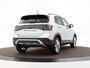 Volkswagen T-Cross Life Edition 1.0 TSI 95 pk 5 versn. Hand · Comfort pakket · Velgen 'ventura', 17 inch lichtmetaal · MEGA Sale