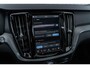 Volvo V60 T6 Plug-in hybrid AWD Ultra Dark | Google | Longe Range | Schuif-/Kanteldak | Lederen Bekleding | Head-Up Display | Getint Glas | Sportstoelen | Harman Kardon Audio | Memory | 19" LM