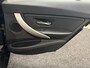 BMW 3-Serie 318i TOURING EXECUTIVE AUTOMAAT NAVIGATIE CRUISE CONTROL CLIMATE CONTROL STOELVERWARMING BLUETOOTH TELEFOON TREKHAAK PDC ZEER MOOI !! Brgl