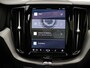 Volvo XC60 T6 350pk Plug-in hybrid AWD Plus Dark / Harman en Kardon audio / Contourstoelen / Panorama dak / Camera voor en achter / Elektrisch verstelbare stoelen /