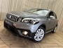 Suzuki S-Cross 1.0 BoosterJet *Afn. Trekhaak* Navi/Android Auto, Camera, Keyless, Stoelverwarming, Xenon, Privacy Glass, 17" LMV