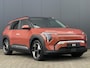 Kia EV3 Plus Advanced 81.4 kWh | *Direct Leverbaar* | *€3.000,- Korting* | *563KM WLTP | Navi | Camera | Panoramadak | EL. Achterklep | Bel 079 361 64 44 voor een afspraak