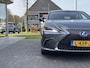 Lexus ES 300h Business Line | Schuifdak, Groot scherm, Stoel + Stuurverwarming, Dodehoekherkenning, Parkeersensoren, CarPlay