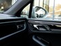 Porsche Macan 2.0 | SPORTDESIGN | SPORTCHRONO | PASM LUCHTVERING | SPORTUITLAATEINDPIJPEN | KRIJTGRIJS | 18-WEG STOELEN | ELEKTR.TREKHAAK | PANORAMA/SCHUIF-KANTELDAK | 21 INCH | BURMSTER | PLDS + |