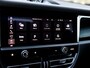 Porsche Macan 2.0 | SPORTDESIGN | SPORTCHRONO | PASM LUCHTVERING | SPORTUITLAATEINDPIJPEN | KRIJTGRIJS | 18-WEG STOELEN | ELEKTR.TREKHAAK | PANORAMA/SCHUIF-KANTELDAK | 21 INCH | BURMSTER | PLDS + |