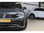 Volkswagen Tiguan 1.5 TSI 150pk R-Line | IQ. Light | Trekhaak | Camera | 100% (Dealer) onderhouden label