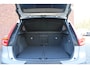 Volvo XC40 B4 Plus Dark | Panoramisch dak met Schuif-/Kantel Functie | Harman Kardon Audio installatie | Elektrisch verstelbare stoelen met Memory Functie | Extra getint glas achter | Keyless entry | Lichtmetalen velgen 20'' | 360 Graden camera | Sfeer verlichting | Voorstoelen verwarmbaar |