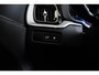 Volvo XC60 2.0 T6 Plug-in hybrid AWD Plus Bright Panoramadak - Stoelverwarming voor/achter - Stuurwielverwarming - Standkachel met Timer - Stoelen voor elektrisch verstelbaar - Cruisecontrolsysteem -