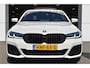 BMW 5-Serie 530e M-Sport Pano | Laser light | Harman Kardon | Memory stoel | Trekhaak elektr | Stuur + Stoelverwarming | Shadow line | Keyless DAB+