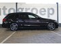 Mercedes-Benz C-klasse Estate 200 Business Solution AMG | Incl. 12 maanden garantie | Cruise control | Navigatie | Apple CarPlay | Vol lederen sportzetels | stoelverwarming | 360° camera + parkeersensoren | 1e eigenaar | LED koplampen | Zwarte hemel |