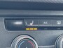 Volkswagen Transporter 6-Pers 2.0 TDI L2H1 DC 28 Highline Bulli Leer Cam Trekhaak Lang Caravelle 6 Persoons