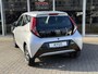 Toyota Aygo 1.0 X-Joy | Apple CarPlay/Android Auto, Lichtmetalen velgen, Parkeercamera, Stuurbediening, In hoogte verstelbare stoel