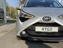 Toyota Aygo 1.0 X-Joy | Apple CarPlay/Android Auto, Lichtmetalen velgen, Parkeercamera, Stuurbediening, In hoogte verstelbare stoel
