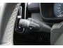 Volvo XC40 B4 211pk Automaat Inscription Panoramisch schuif-kanteldak / Adaptieve Cruise control / Trekhaak / 19" lichtmetalen velgen / Apple Carplay / Harman Kardon Audio