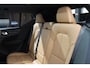 Volvo XC40 B4 211pk Automaat Inscription Panoramisch schuif-kanteldak / Adaptieve Cruise control / Trekhaak / 19" lichtmetalen velgen / Apple Carplay / Harman Kardon Audio