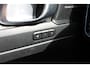 Volvo XC40 B4 211pk Automaat Inscription Panoramisch schuif-kanteldak / Adaptieve Cruise control / Trekhaak / 19" lichtmetalen velgen / Apple Carplay / Harman Kardon Audio