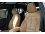 Volvo XC40 B4 211pk Automaat Inscription Panoramisch schuif-kanteldak / Adaptieve Cruise control / Trekhaak / 19" lichtmetalen velgen / Apple Carplay / Harman Kardon Audio