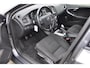Volvo V40 1.6 T2 Kinetic Cruise control / Stoelverwarming / Voorruitverwarming / Navigatie / Bluetooth / Parkeersensoren achter /