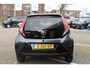 Toyota Aygo X X-JOY 5-DEURS APPLE/ANDROID CAMERA DAB 16"LM-VELGEN EL-RAMEN CLIMA PRIVACY-GLASS NL-AUTO