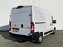 Peugeot Boxer 335 2.2 BlueHDi 165 L2H2 Asphalt | Navigatie | Achteruitrijcamera | Trekhaak | Dubbele schuifdeur | Climate Control | Weinig kilometers