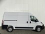 Peugeot Boxer 335 2.2 BlueHDi 165 L2H2 Asphalt | Navigatie | Achteruitrijcamera | Trekhaak | Dubbele schuifdeur | Climate Control | Weinig kilometers