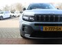 Jeep Avenger ALTITUDE 156PK 54 kWh | 3-FASE | ELEKTRISCH BEDIENBARE ACHTERKLEP | ACHTERUITRIJ CAMERA | NAVIGATIE | DRAADLOZE APPLE CARPLAY/ANDROID AUTO | ALL SEASON BANDEN | LICHTMETALEN VELGEN 17" | ADAPTIVE CRUISE CONTROL | DAB+ RADIO | DRAADLOZE TELEFOONLADER | KEYLESS ENTRY |