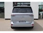 Volkswagen ID. Buzz Pro Bulli 86 kWh LWB 7p. 286PK / 210kW 7 persoons, warmtepomp, LED Matrix IQ.Light, rondomzichtcamera, Keyless Entry & Go, Apple Carplay & Android Auto, dynamische grootlichtassistent, adaptive cruise control met Stop&Go (ACC), verwarmbare voorruit, parkeerassistent (Park Assisit Pro), navigatie, achteruitrijcamera, verwarmbare voorstoelen, zijschuifdeur links + rechts, draadloos telefoon laden, dodehoekdetectie (Side Assist), digitaal instrumentenpaneel, verarmbaar stuurwiel, kunstlederen interieurdelen, extra getint glas achter, verlichte strip tussen koplampen, 21'' LMV