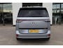 Volkswagen ID. Buzz Pro Bulli 86 kWh LWB 7p. 286PK / 210kW, 7 persoons, warmtepomp, LED Matrix IQ.Light, rondomzichtcamera, Keyless Entry & Go, Apple Carplay & Android Auto, dynamische grootlichtassistent, adaptive cruise control met Stop&Go (ACC), verwarmbare voorruit, parkeerassistent (Park Assisit Pro), navigatie, achteruitrijcamera, verwarmbare voorstoelen, zijschuifdeur links + rechts, draadloos telefoon laden, dodehoekdetectie (Side Assist), digitaal instrumentenpaneel, verarmbaar stuurwiel, kunstlederen interieurdelen, extra getint glas achter, verlichte strip tussen koplampen, 21'' LMV