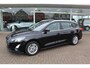 Ford Focus Wagon 1.0-125pk EcoBoost Mild-hybrid Titanium. Mooie, ruime, luxe en comfortabele Ford Focus wagon ! Volautm. airco dual, camera, stoel-, stuur- en voorraamverw., easy entry/easy go, cruise control, Isofix, side- en lane assist, parkeersensoren v+a, LM wielen etc.