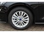 Ford Focus Wagon 1.0-125pk EcoBoost Mild-hybrid Titanium. Mooie, ruime, luxe en comfortabele Ford Focus wagon ! Volautm. airco dual, camera, stoel-, stuur- en voorraamverw., easy entry/easy go, cruise control, Isofix, side- en lane assist, parkeersensoren v+a, LM wielen etc.
