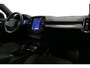 Volvo XC40 Recharge P8 AWD R-Design / Orig. Nederlands / Stoelverwarming / Apple Carplay - Andriod Auto / Stuurwiel verwarming / Ambienteverlichting / Leder/alcantara bekleding / High Performance Sound / Adaptive Cruise Control / Full LED / 19'' LMV / Grootlicht Assistent / Dodehoekdetectie / Trekhaak (zwenkbaar)