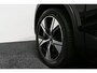 Volvo XC40 Recharge P8 AWD R-Design / Orig. Nederlands / Stoelverwarming / Apple Carplay - Andriod Auto / Stuurwiel verwarming / Ambienteverlichting / Leder/alcantara bekleding / High Performance Sound / Adaptive Cruise Control / Full LED / 19'' LMV / Grootlicht Assistent / Dodehoekdetectie / Trekhaak (zwenkbaar)
