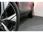 Volvo XC40 Recharge P8 AWD R-Design / Orig. Nederlands / Stoelverwarming / Apple Carplay - Andriod Auto / Stuurwiel verwarming / Ambienteverlichting / Leder/alcantara bekleding / High Performance Sound / Adaptive Cruise Control / Full LED / 19'' LMV / Grootlicht Assistent / Dodehoekdetectie / Trekhaak (zwenkbaar)