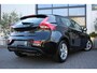 Volvo V40 1.6 T3 Momentum - Leer - Navi - Trekhaak - Xenon - Keyless start - 1e Eigenaar - High Performance Sound