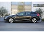 Volvo V40 1.6 T3 Momentum - Leer - Navi - Trekhaak - Xenon - Keyless start - 1e Eigenaar - High Performance Sound