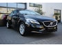 Volvo V40 1.6 T3 Momentum - Leer - Navi - Trekhaak - Xenon - Keyless start - 1e Eigenaar - High Performance Sound