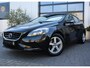 Volvo V40 1.6 T3 Momentum - Leer - Navi - Trekhaak - Xenon - Keyless start - 1e Eigenaar - High Performance Sound