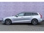 Volvo V60 T6 Plug-in hybrid AWD Essential | Google | Long Range | Adaptieve Cruise | Lederen bekleding | Stoel-/Stuurwiel-/Achterbankverwarming | Camera | Park Assist | Getint Glas | 18" LM
