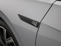 Volkswagen Golf 1.5 eTSI R-Line | Automaat | Digital Cockpit | Stoel en Stuurwielverwarming | Parkeercamera | Park Assist | Navigatie | Parkeersensoren