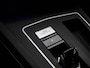 Volkswagen Golf 1.5 eTSI R-Line | Automaat | Digital Cockpit | Stoel en Stuurwielverwarming | Parkeercamera | Park Assist | Navigatie | Parkeersensoren