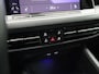 Volkswagen Golf 1.5 eTSI R-Line | Automaat | Digital Cockpit | Stoel en Stuurwielverwarming | Parkeercamera | Park Assist | Navigatie | Parkeersensoren