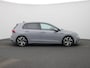 Volkswagen Golf 1.5 eTSI R-Line | Automaat | Digital Cockpit | Stoel en Stuurwielverwarming | Parkeercamera | Park Assist | Navigatie | Parkeersensoren