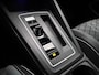 Volkswagen Golf 1.5 eTSI R-Line | Automaat | Digital Cockpit | Stoel en Stuurwielverwarming | Parkeercamera | Park Assist | Navigatie | Parkeersensoren