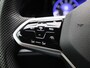 Volkswagen Golf 1.5 eTSI R-Line | Automaat | Digital Cockpit | Stoel en Stuurwielverwarming | Parkeercamera | Park Assist | Navigatie | Parkeersensoren