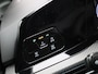 Volkswagen Golf 1.5 eTSI R-Line | Automaat | Digital Cockpit | Stoel en Stuurwielverwarming | Parkeercamera | Park Assist | Navigatie | Parkeersensoren